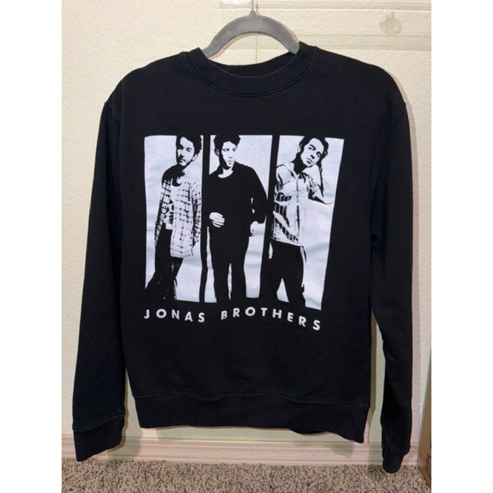 Jonas Brothers Band Sweatshirt Black Graphic Crewneck Small Kevin Nick Joe Jonas